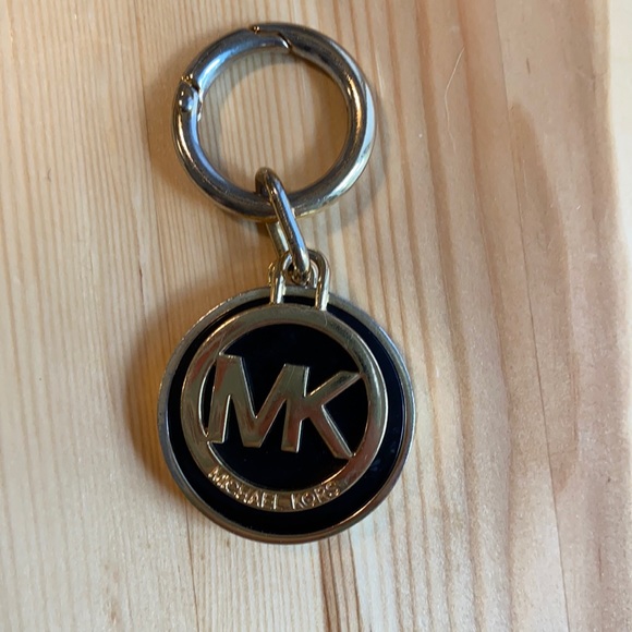 *AUTHENTIC* MARC JACOBS & MICHEAL KORS hardware - Picture 3 of 5